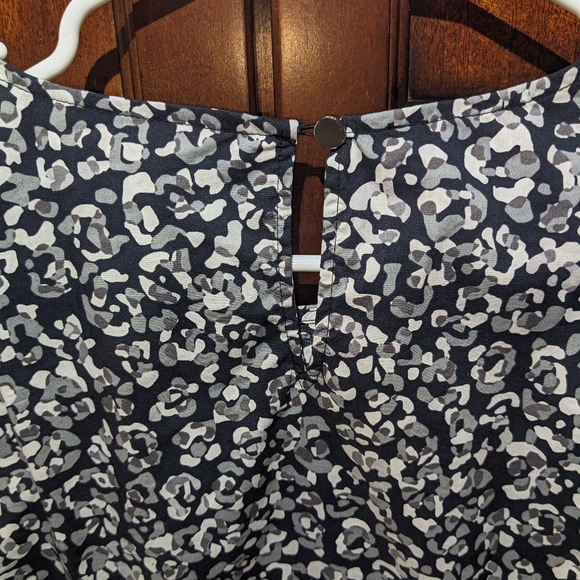 Talbots Top / Talbots Abstract Leopard Print - Picture 5 of 9